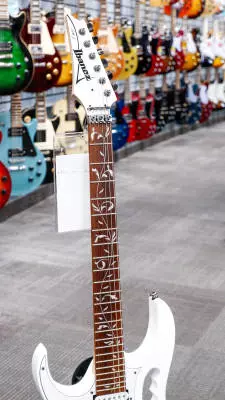 Ibanez - JEM Junior Steve Vai Signature Electric Guitar with Vine Inlay - Left Handed - White 2